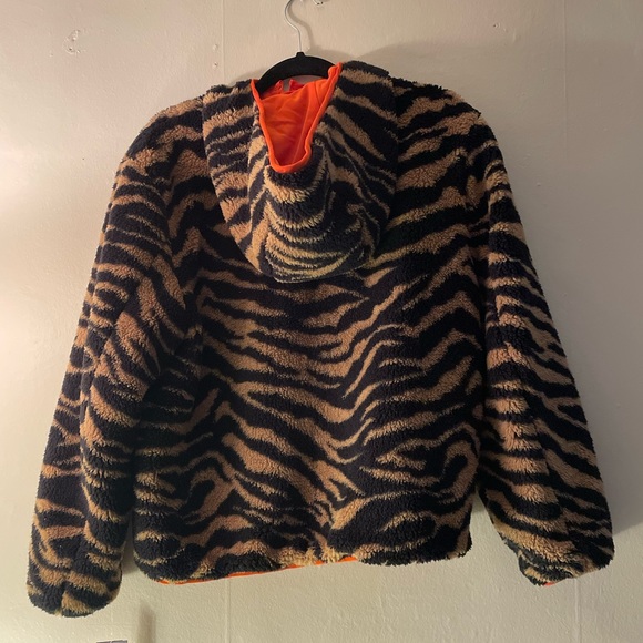 Cheetah Zip-Up - Picture 2 of 3